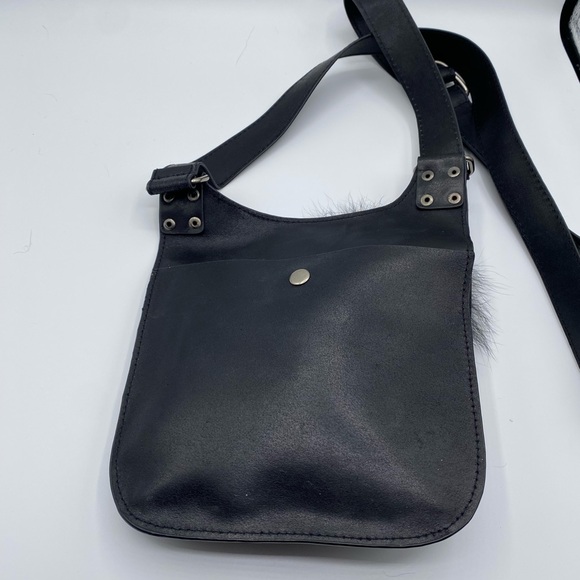 Black leather crossbody bag w flap closure and faux fur ball NWOT - Picture 2 of 3